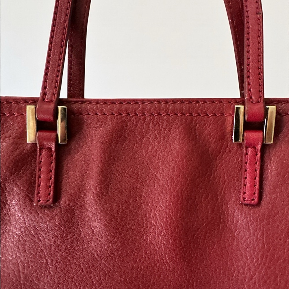 Elegant Red Leather Tote Bag - Picture 8 of 12